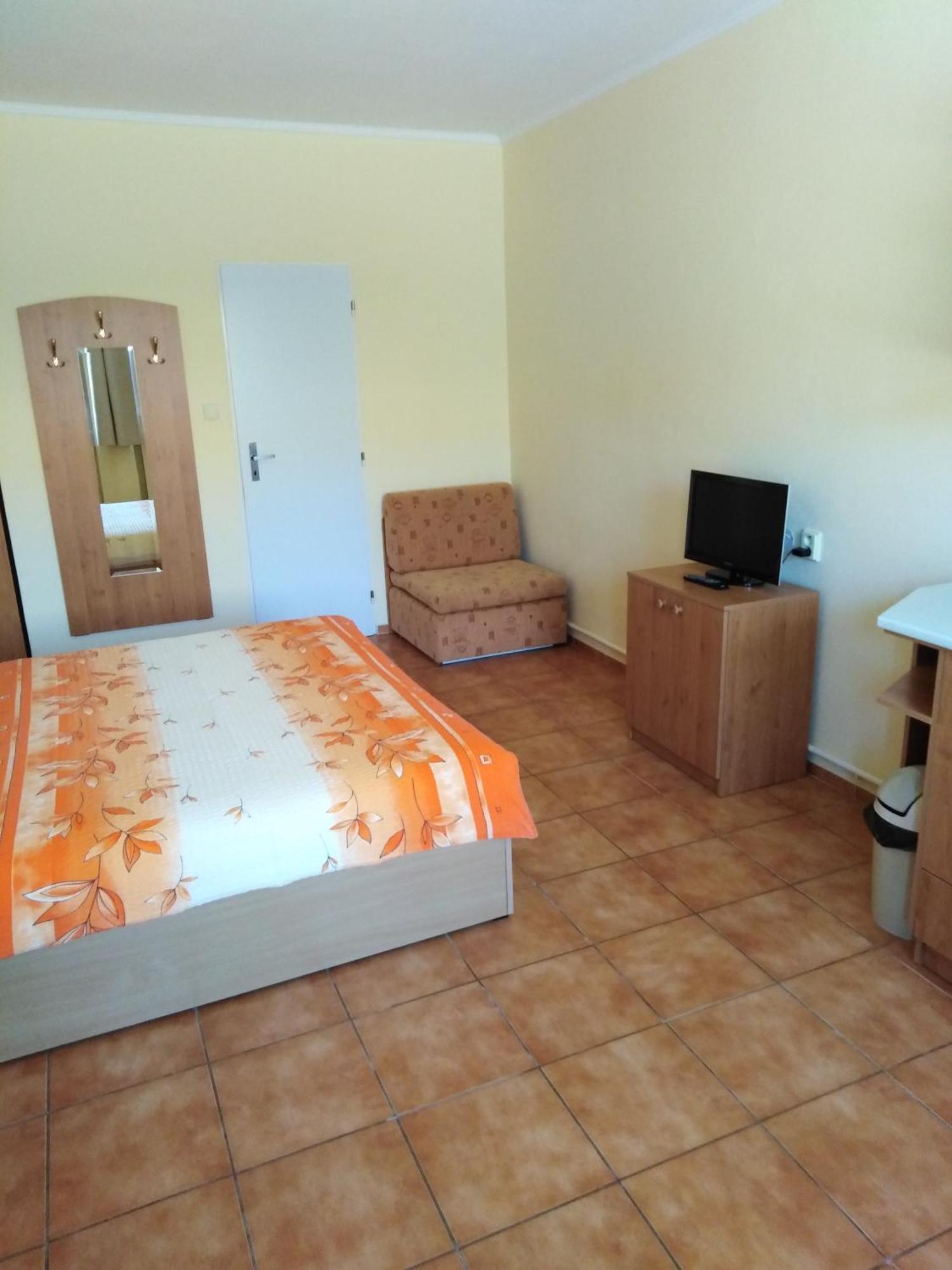 Privat Sulamit Hotell Podhájska Exteriör bild